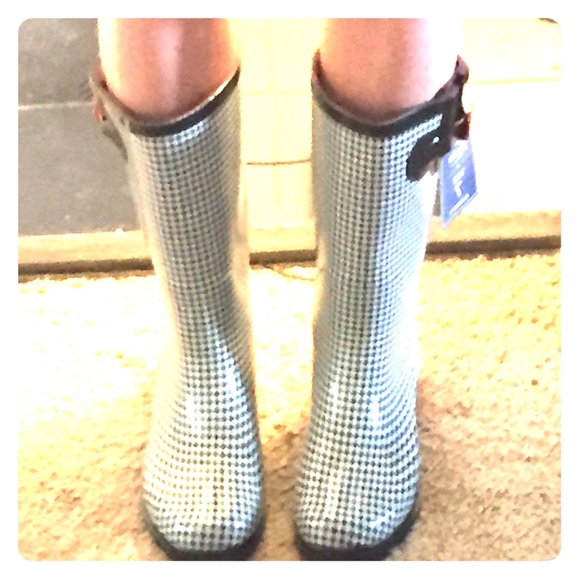 NWT Rain boots!! Black and white checkered, Sz 6-7