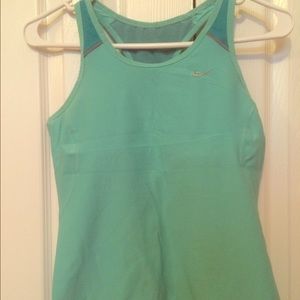 Nike tank w/built-in bra