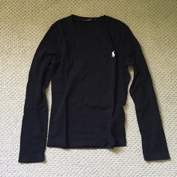 Simple black longsleeve shirt