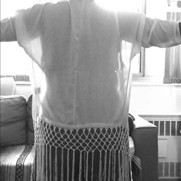 Charlotte Russe all white, fringed kimono - Picture 1 of 2