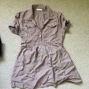 Short tunic top with buttons and lace