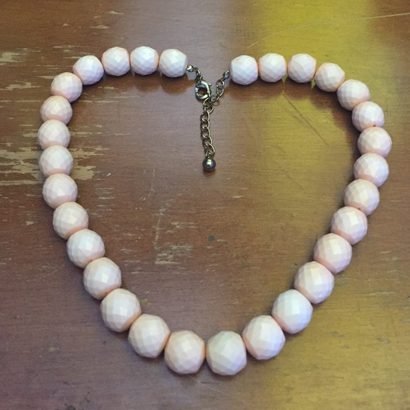 Faux pearl necklace - Picture 2 of 3