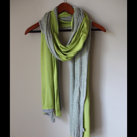 Old Navy Accessories - Old Navy two tone scarf