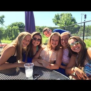 Meet your Posher, Lucy