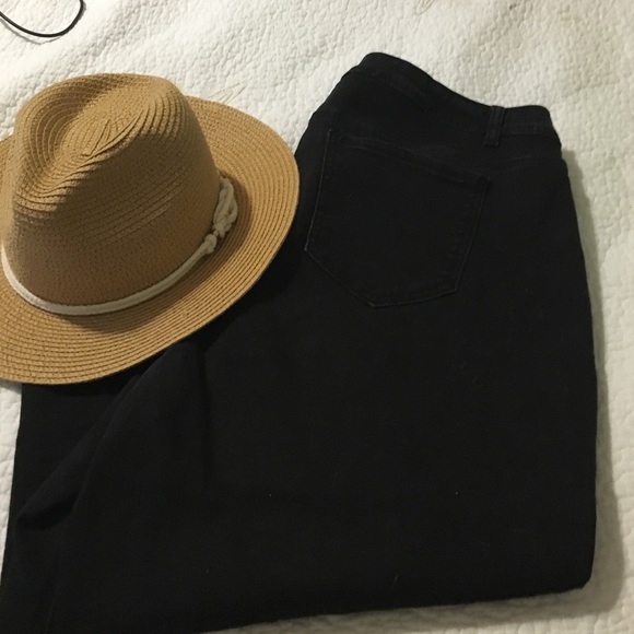 Black denim Capri