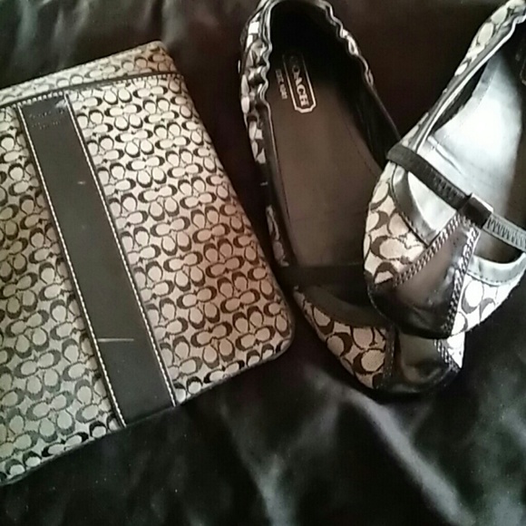 Coach Handbags - Coach 7x8 crossbody front zipper side pocket super