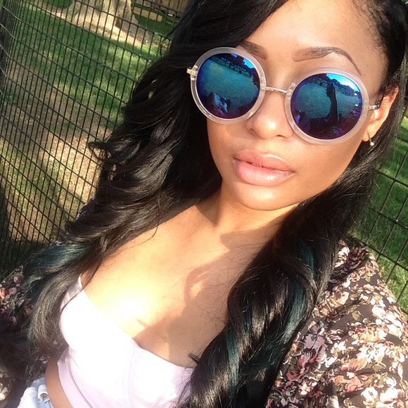 Meet your Posher, Rayven