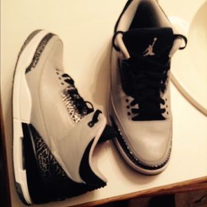 Retro 3 NO SCAM QUESTIONS OR PICS COMMENT