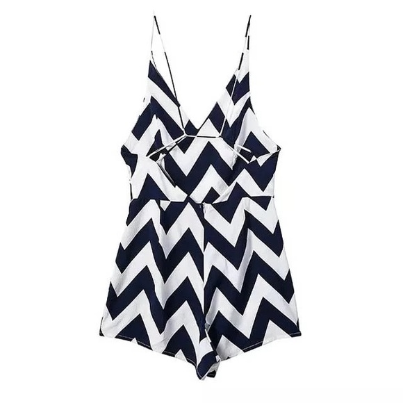✨THE LEO BLUE WHITE CHEVRON ROMPER NWT❤️ - Picture 2 of 4