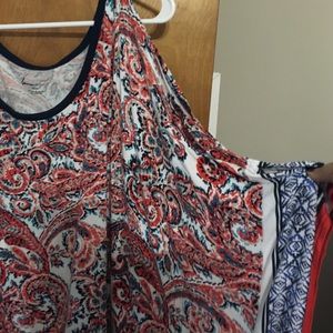 Super cute cold shoulder bat wing top!😎😎💚