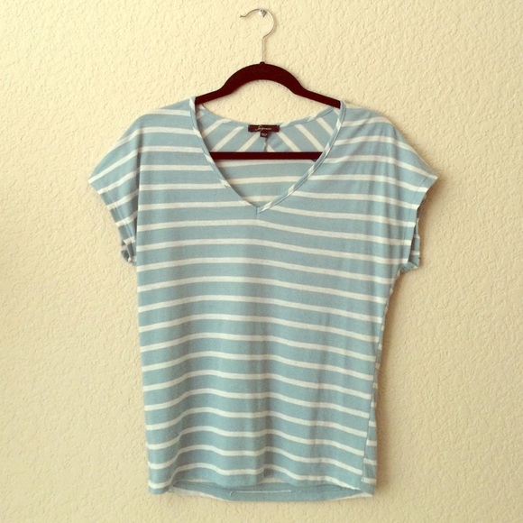 Soprano blouse in sky blue and white