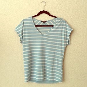 Soprano blouse in sky blue and white