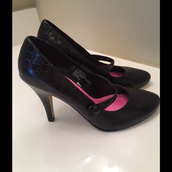 Brand new brown heels