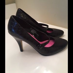 Brand new brown heels