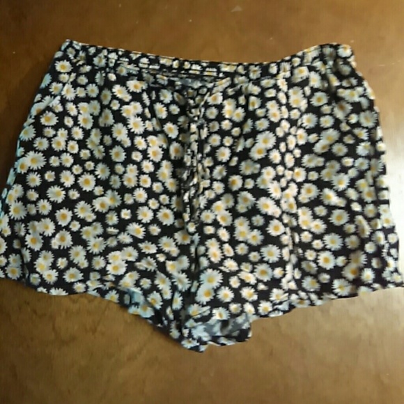 Shorts - Picture 2 of 3