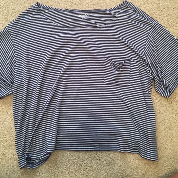 Blue striped lose short sleeve shirt.