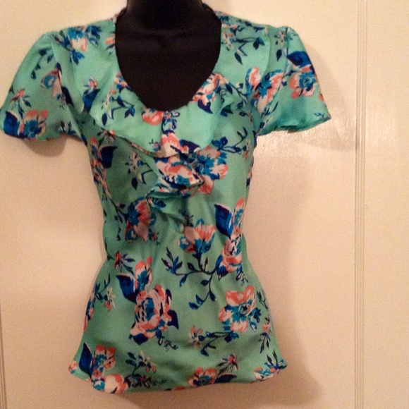 Notations petite silky feel floral top M