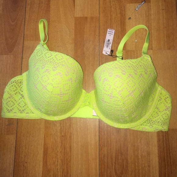 NWT VICTORIA SECRET BRA