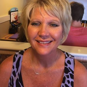 Meet your Posher, Denise