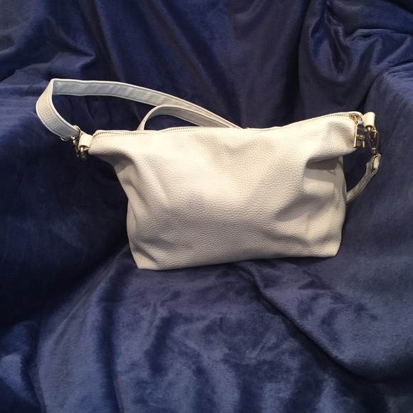 BCBG PARIS WHITE PEBBLE SOFT FAUX LEATHER BAG - Picture 2 of 4