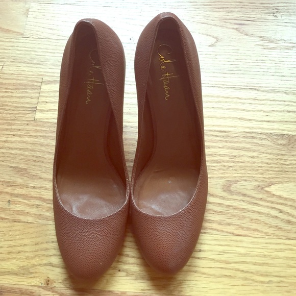 Cole haan 4 in brown pumps with Nike air soles