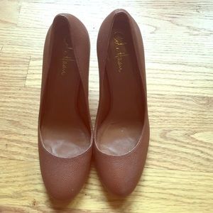Cole haan 4 in brown pumps with Nike air soles