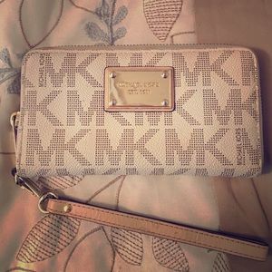 Michael Kors Wristlet