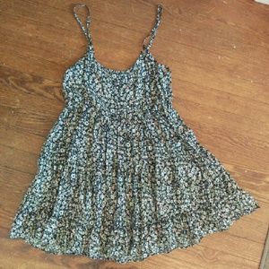 Adorable open back loose tiered sundress !!