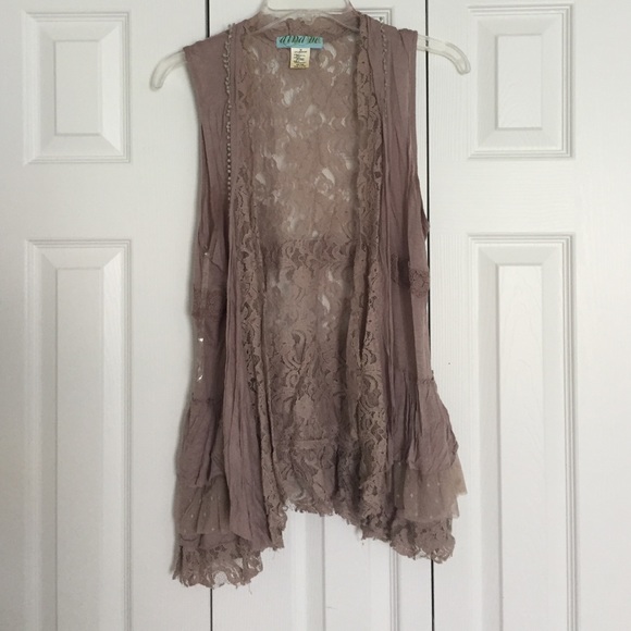 Tops - Super cute vest