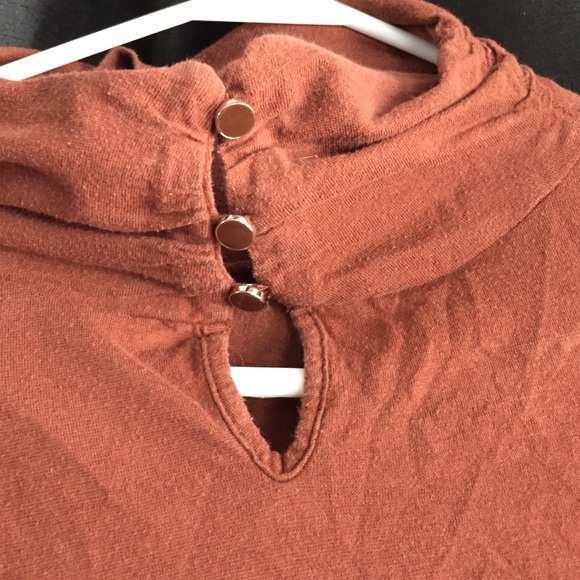 Rust colored pull over blouse - Picture 4 of 4