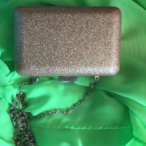 Sale 🇺🇸 gold clutch w/ chain hardware. 4 X 6 in. - Picture 2 of 3