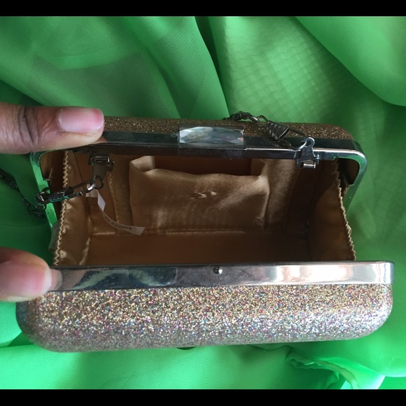 Sale 🇺🇸 gold clutch w/ chain hardware. 4 X 6 in. - Picture 3 of 3