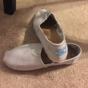 Light grey TOMS
