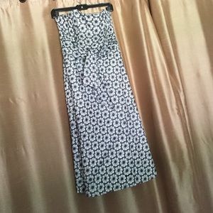 Strapless summer dress; white blue embroidery