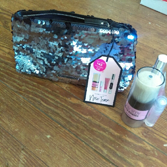 Sequin Clutch w/ Noir Tease gift set included!!