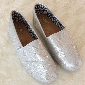 TOMS like new silver glitter size 6.5