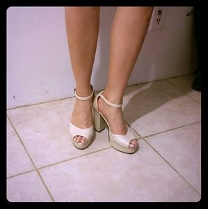 ⭐️Beige platform shoes