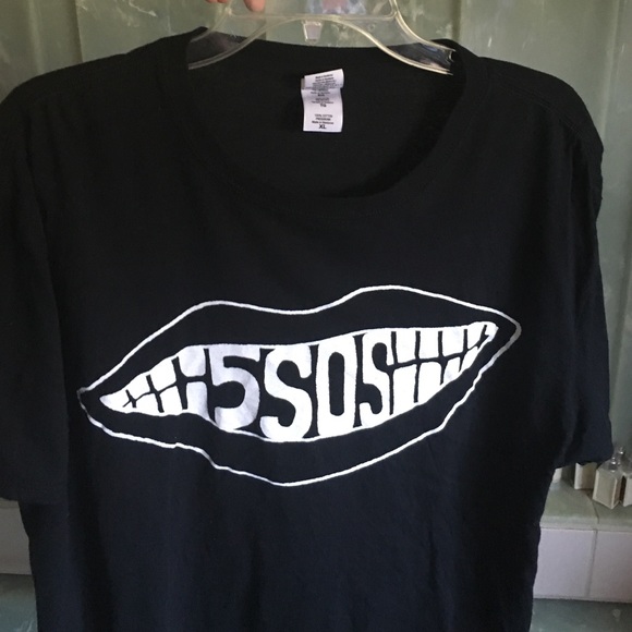 RARE 5SOS (5 Seconds of Summer) Lips Tee