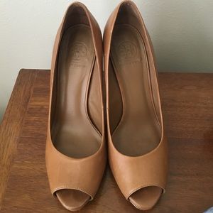 Tory burch platformed peep toe pumps