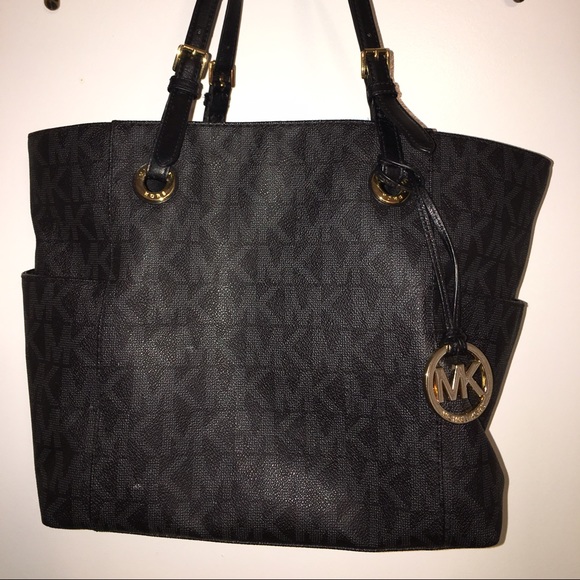 Black Michael Kors bag