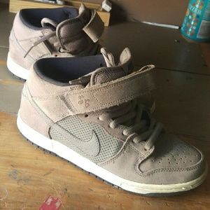 nike sb strap shoes