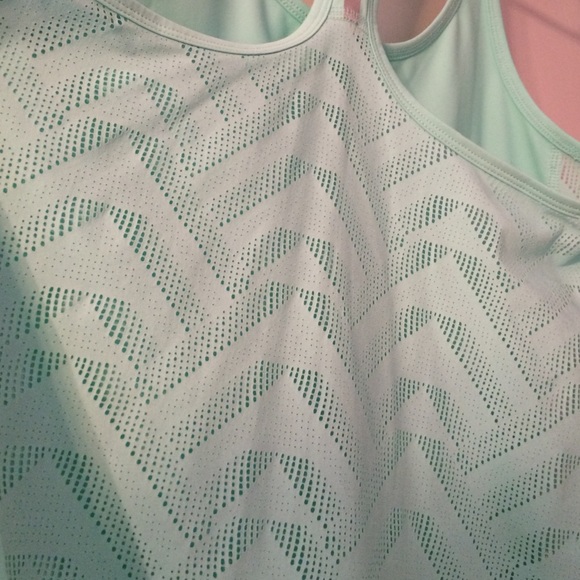 Under Armour Tank - Picture 3 of 3