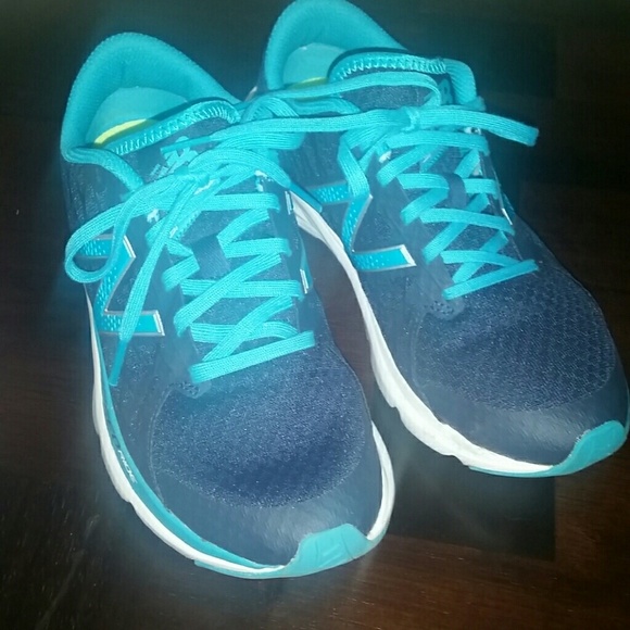 New Balance Turquoise/Blue Women's Runner Size 7.5