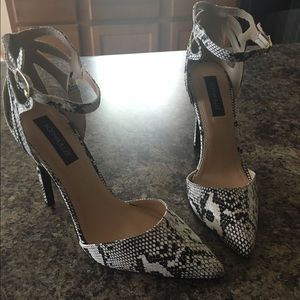 Pointed toe pumps. Never worn!