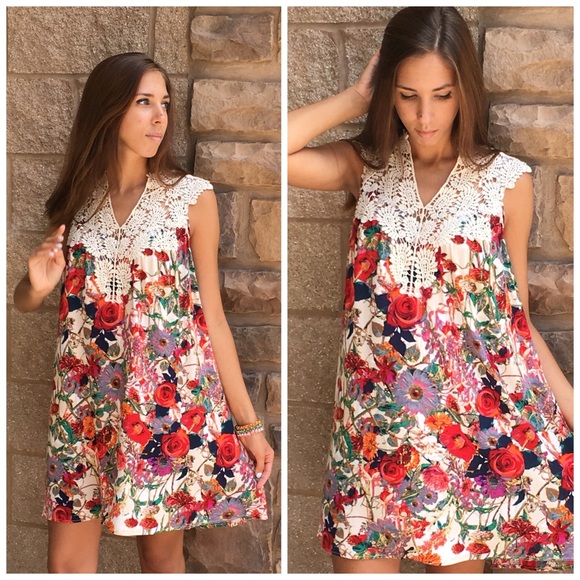 Red Pastel Rose Vintage Shift Dress - Picture 3 of 4