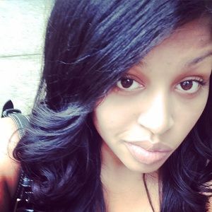 Meet your Posher, Alexis