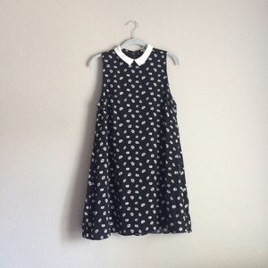 Adorable daisy-print Forever 21 dress