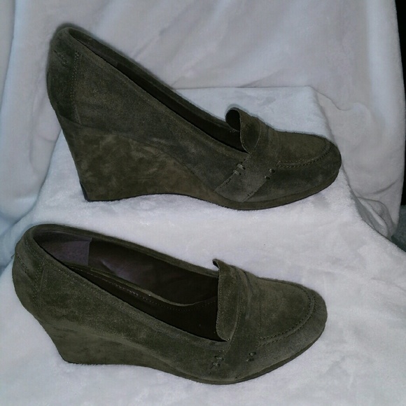 Kenneth Cole Olive Wedges
