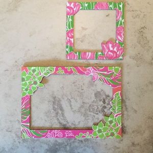 2 Lilly magnet frames