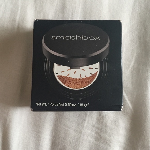 Smashbox Halo Hydrating Perfecting Powder in Med